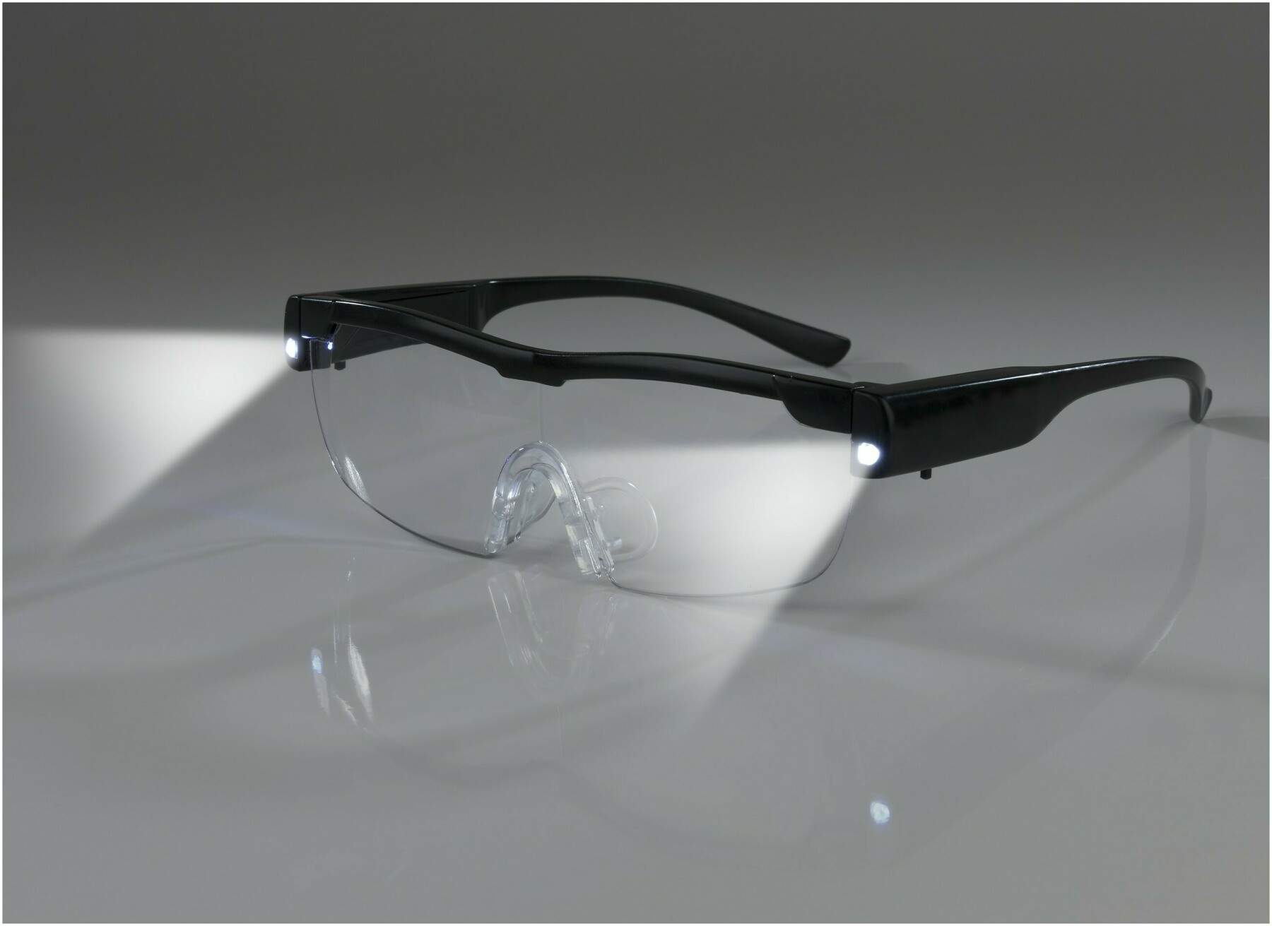Easymaxx Vergrößerungsbrille mit LED-Licht, schwarz, inkl. Aufbewahrungsbeutel