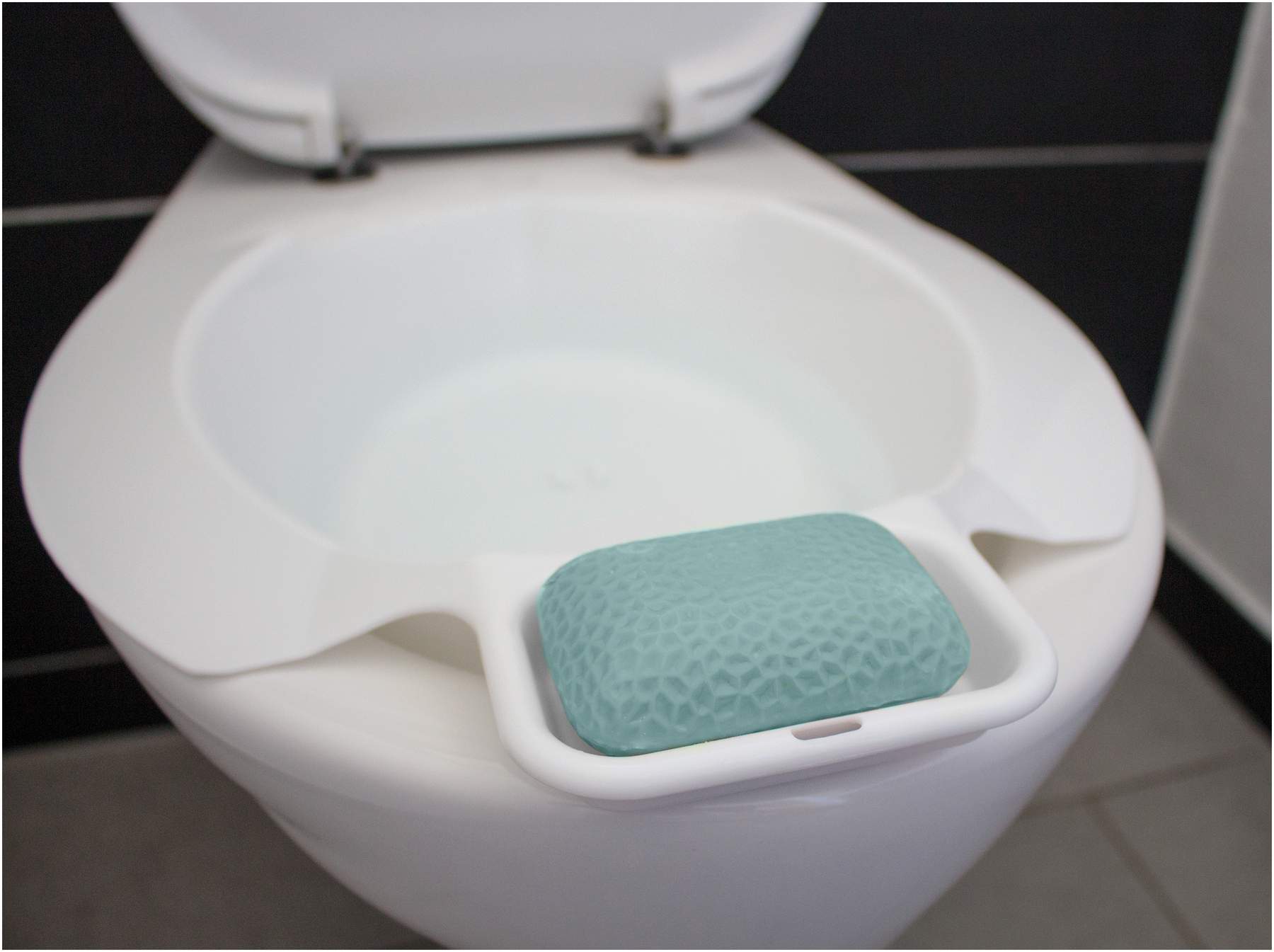 Einsatzbidet für die Toilette mit praktischer Seifenschale