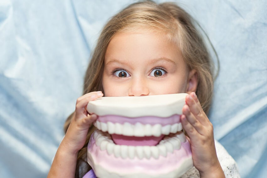 Karies und Kinder: Ursachen, Behandlung und Vorbeugung von Karies