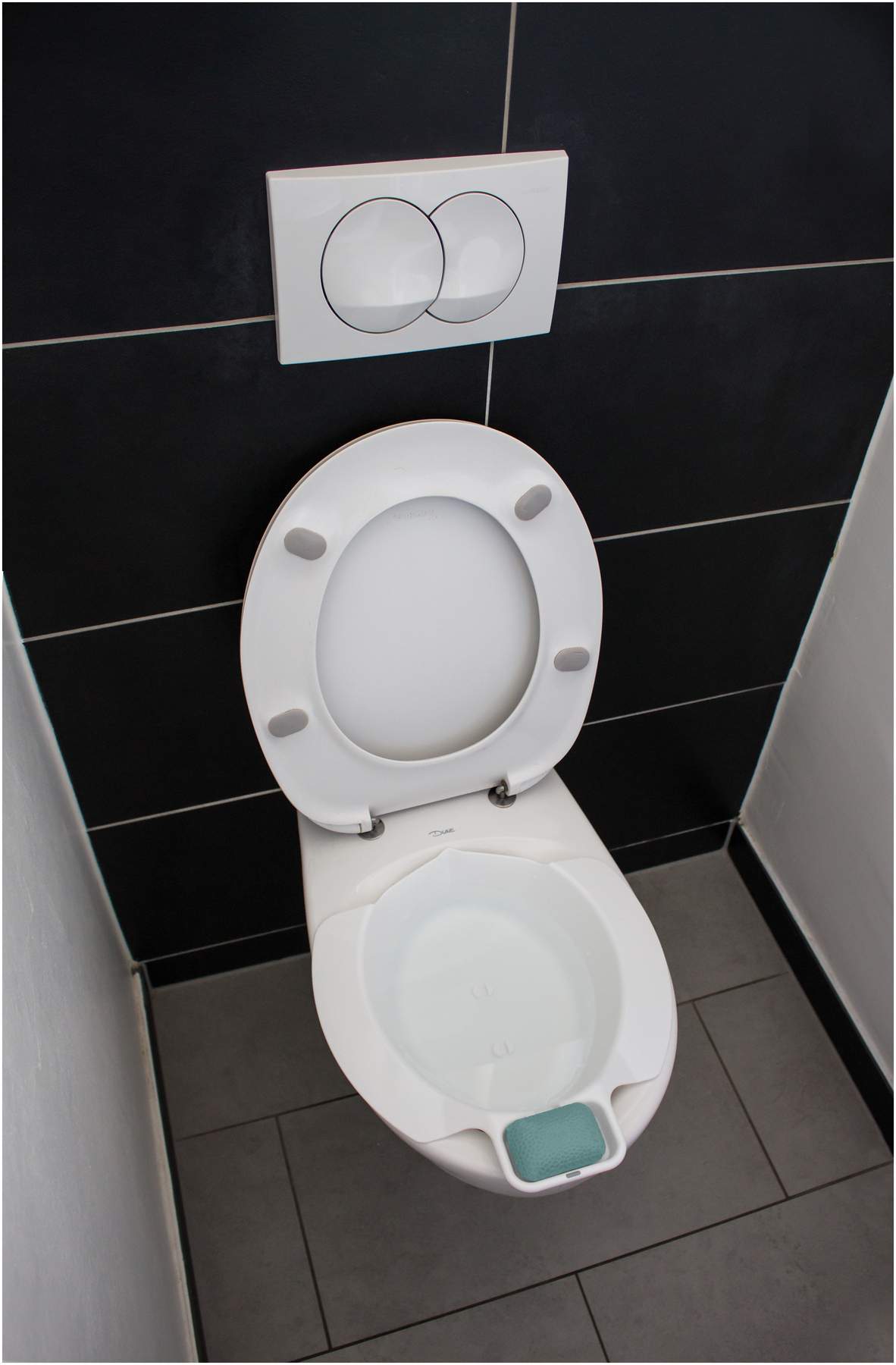 Einsatzbidet für die Toilette mit praktischer Seifenschale