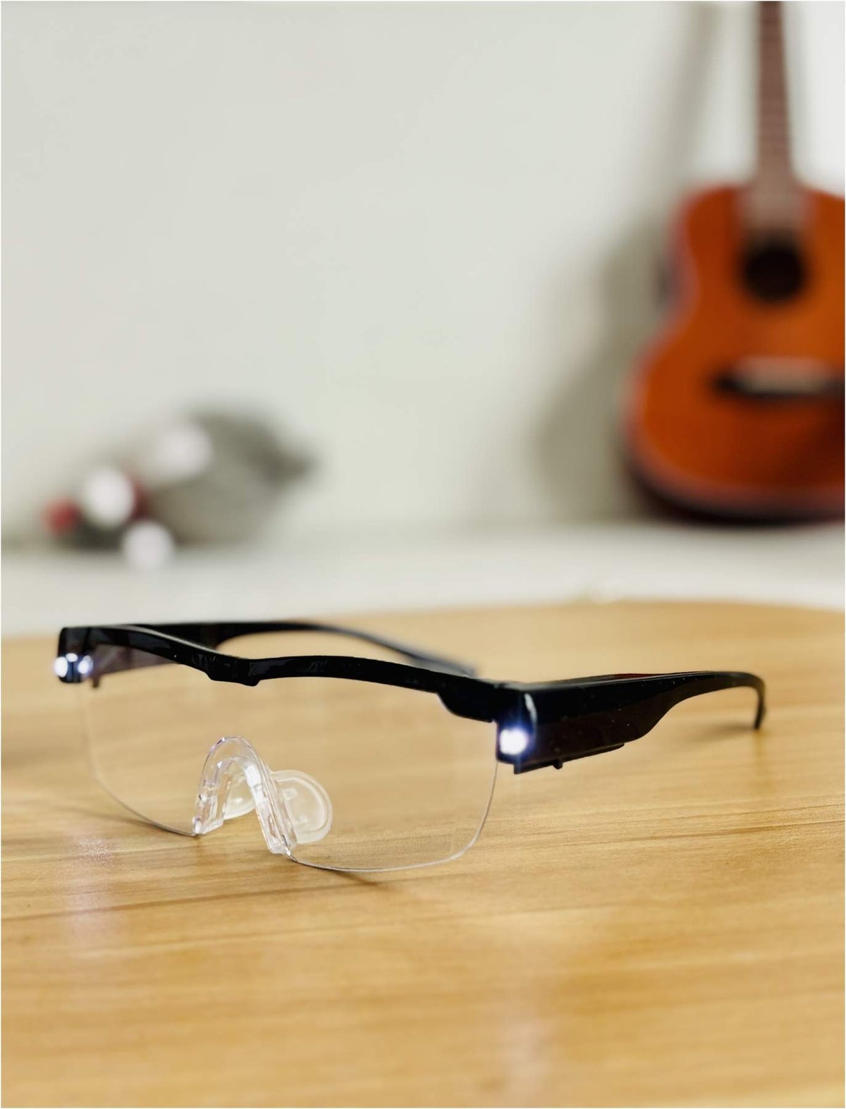 160% Vergrößerungsbrille mit LED-Licht, schwarzinkl. Aufbewahrungsbeutel,