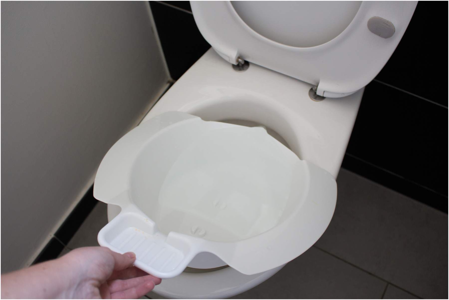 Einsatzbidet für die Toilette mit praktischer Seifenschale