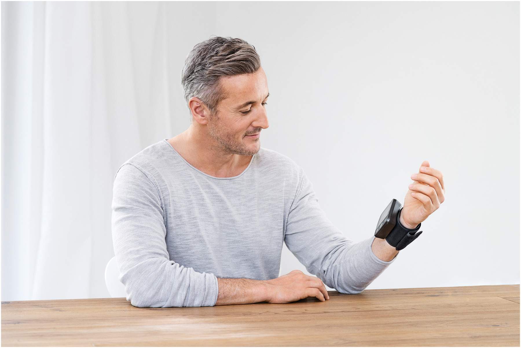 BEURER Handgelenk Blutdruckmessgerät mit Bluetooth BC54